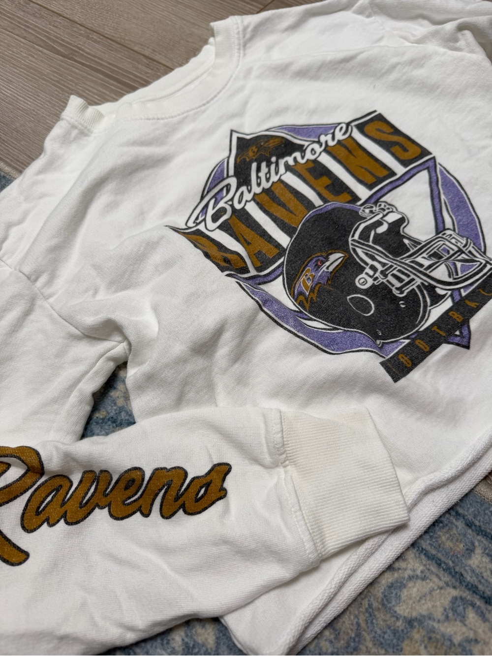 Junk Food Women’s Baltimore Ravens Helmet Crop Retro Fleece Vintage White LS tee - Picture 4 of 6